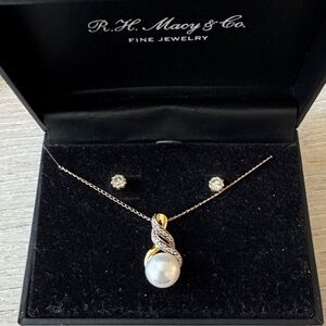 14k Gold FW 8 mm Pearl Necklace with 0.3 ct tw Diamond accents.